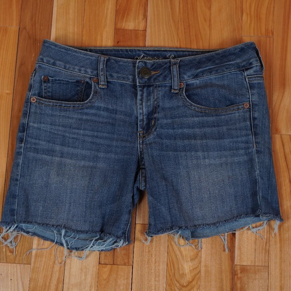 American Eagle Super Stretch Favorite Boyfriend Raw Hem Jean Shorts Size 6‎